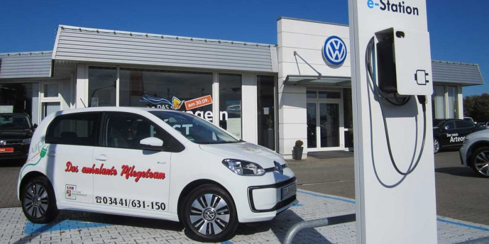 VW E-UP Übergabe durch Autohaus Baumann